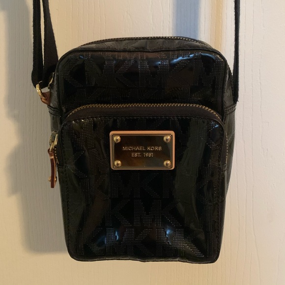 Michael Kors Handbags - Michael Kors Black Crossbody Bag